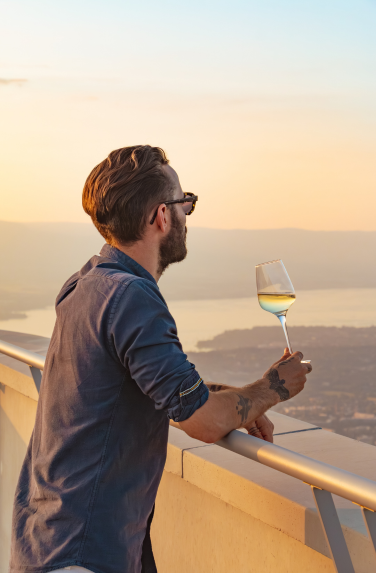 Cocktail au sunet sur le rooftop saleve