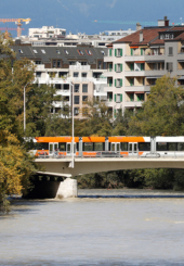 tram orange pont acacias